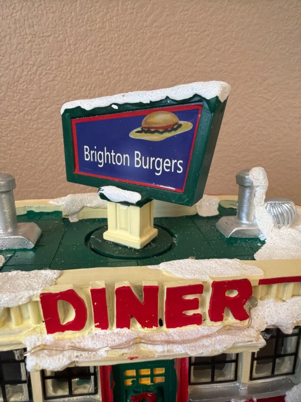 2022 Carole Towne Brighton Burgers Diner 2022 LED Musical Animated Village w/Box - Picture 10 of 17